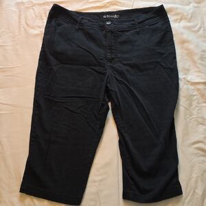 St. John's Bay Black Capris